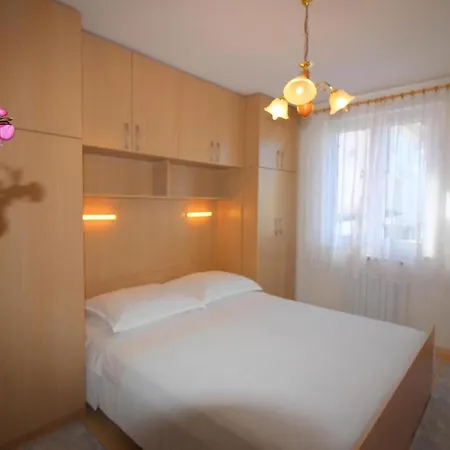 Apartment Leticija In Mit Parkplatz